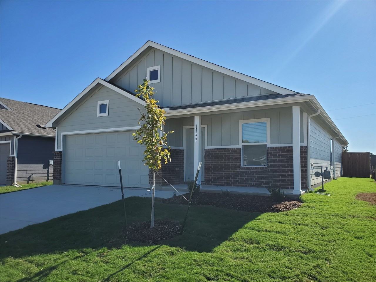 11000 Triple Crown Ct - Photo 2 of 19