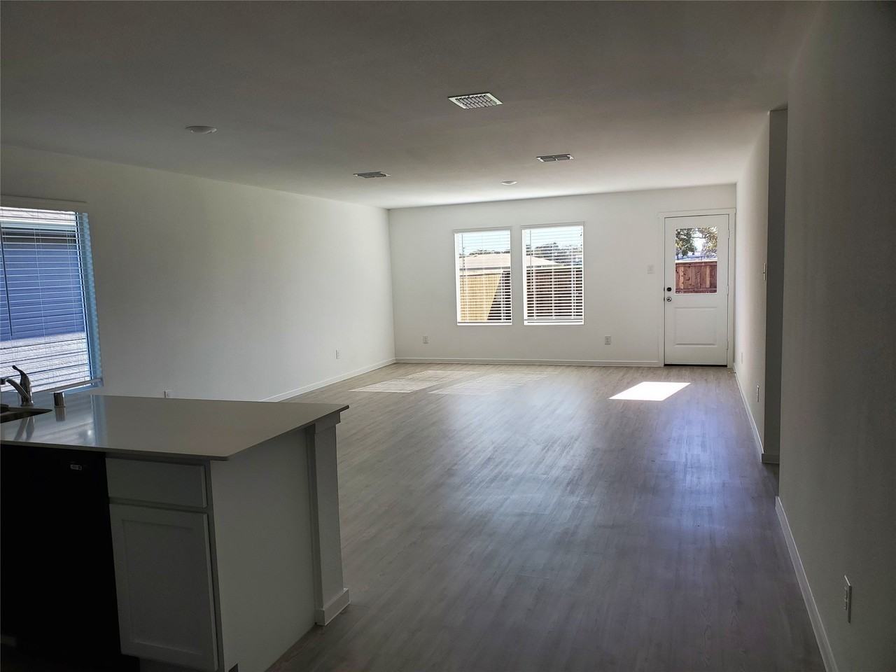 11000 Triple Crown Ct - Photo 5 of 19