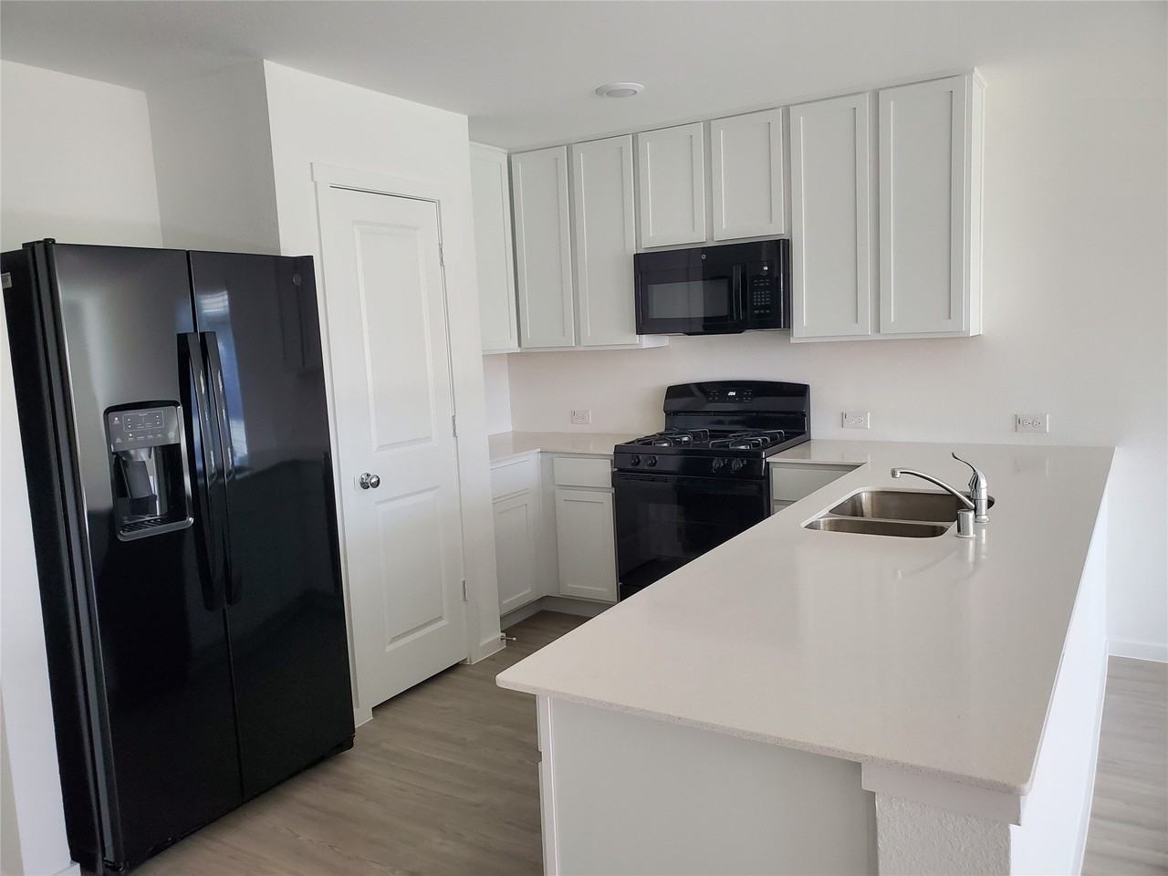 11000 Triple Crown Ct - Photo 7 of 19