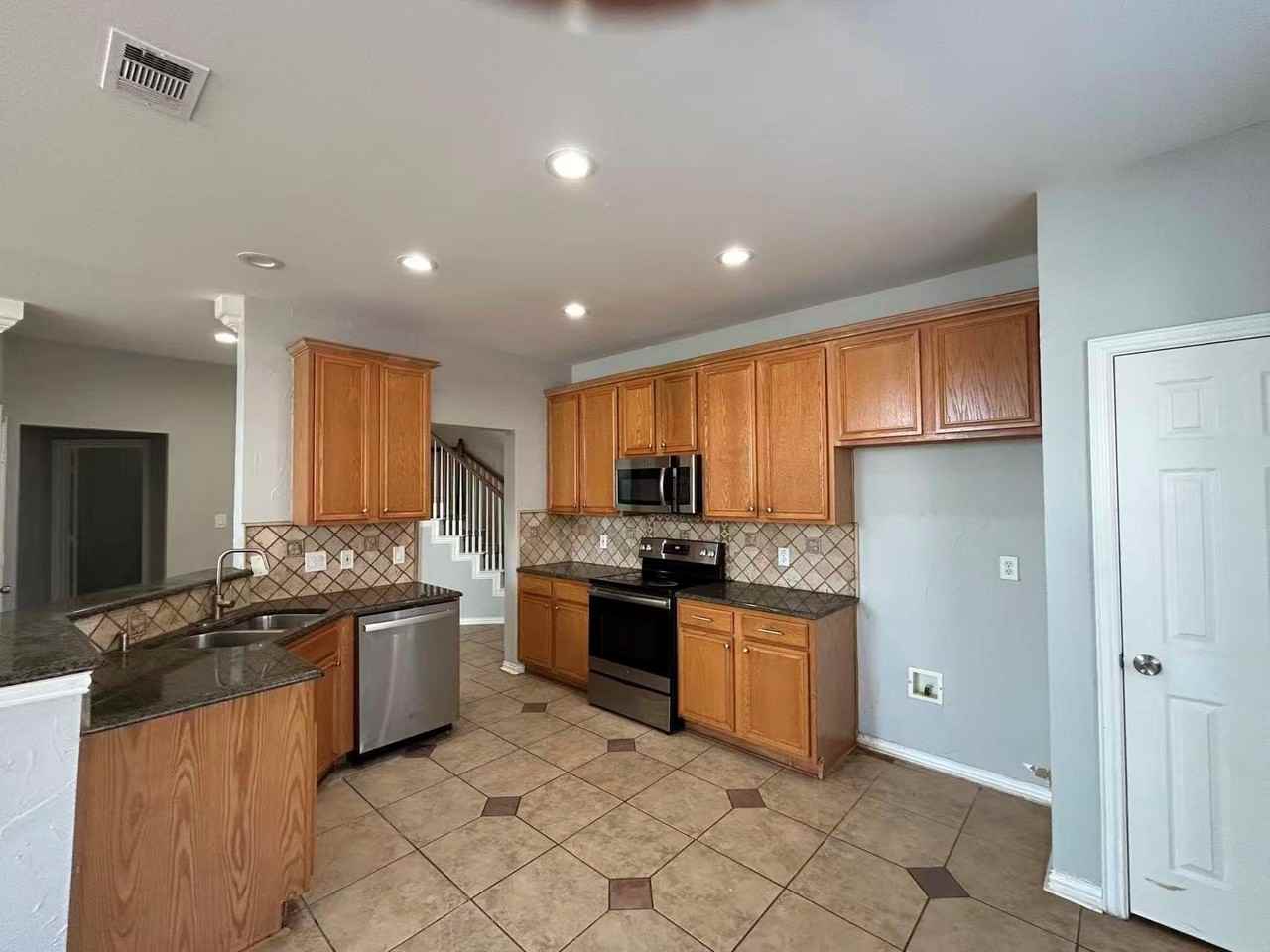 2011 Saint Anne Dr - Photo 4 of 22