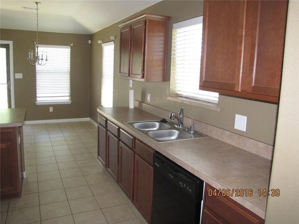 4200 Ridgewood Rd - Photo 5 of 14