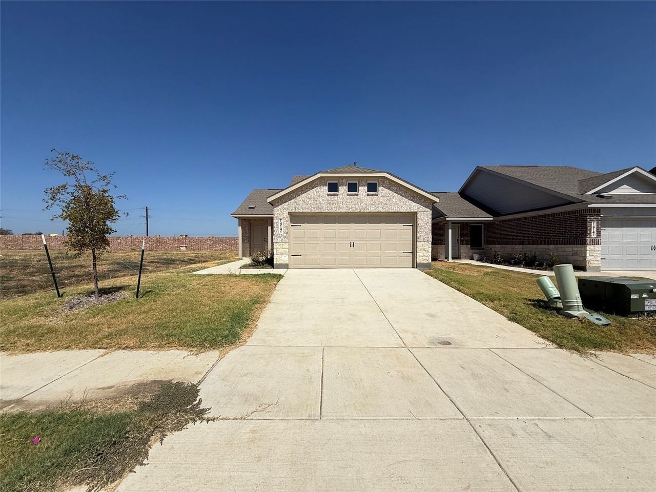 14141 Zealand Dr - Photo 2 of 24