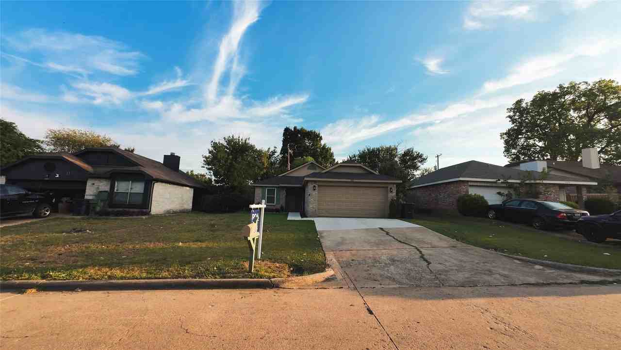 1404 Woodfern Dr - Photo 2 of 25