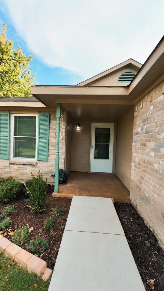 1404 Woodfern Dr - Photo 3 of 25