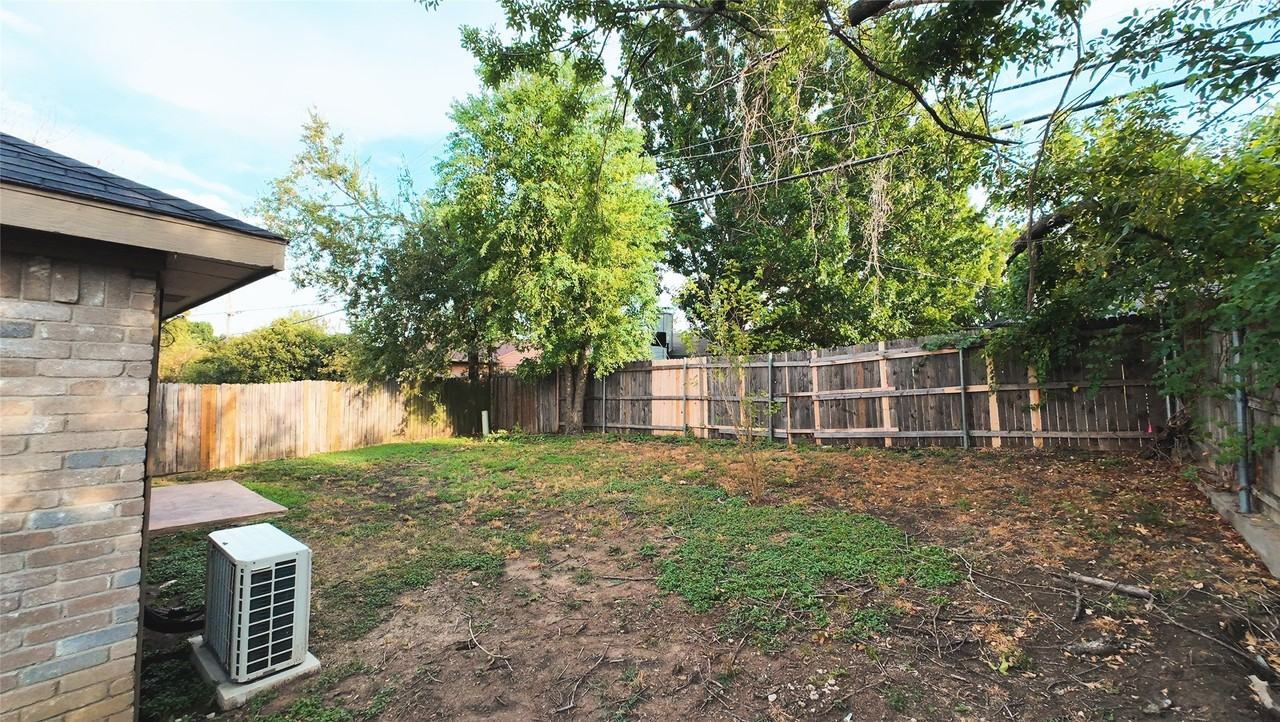 1404 Woodfern Dr - Photo 4 of 25