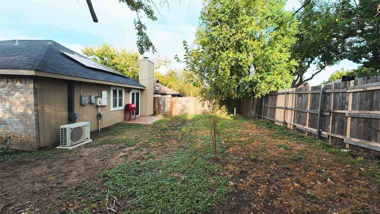 1404 Woodfern Dr - Photo 5 of 25