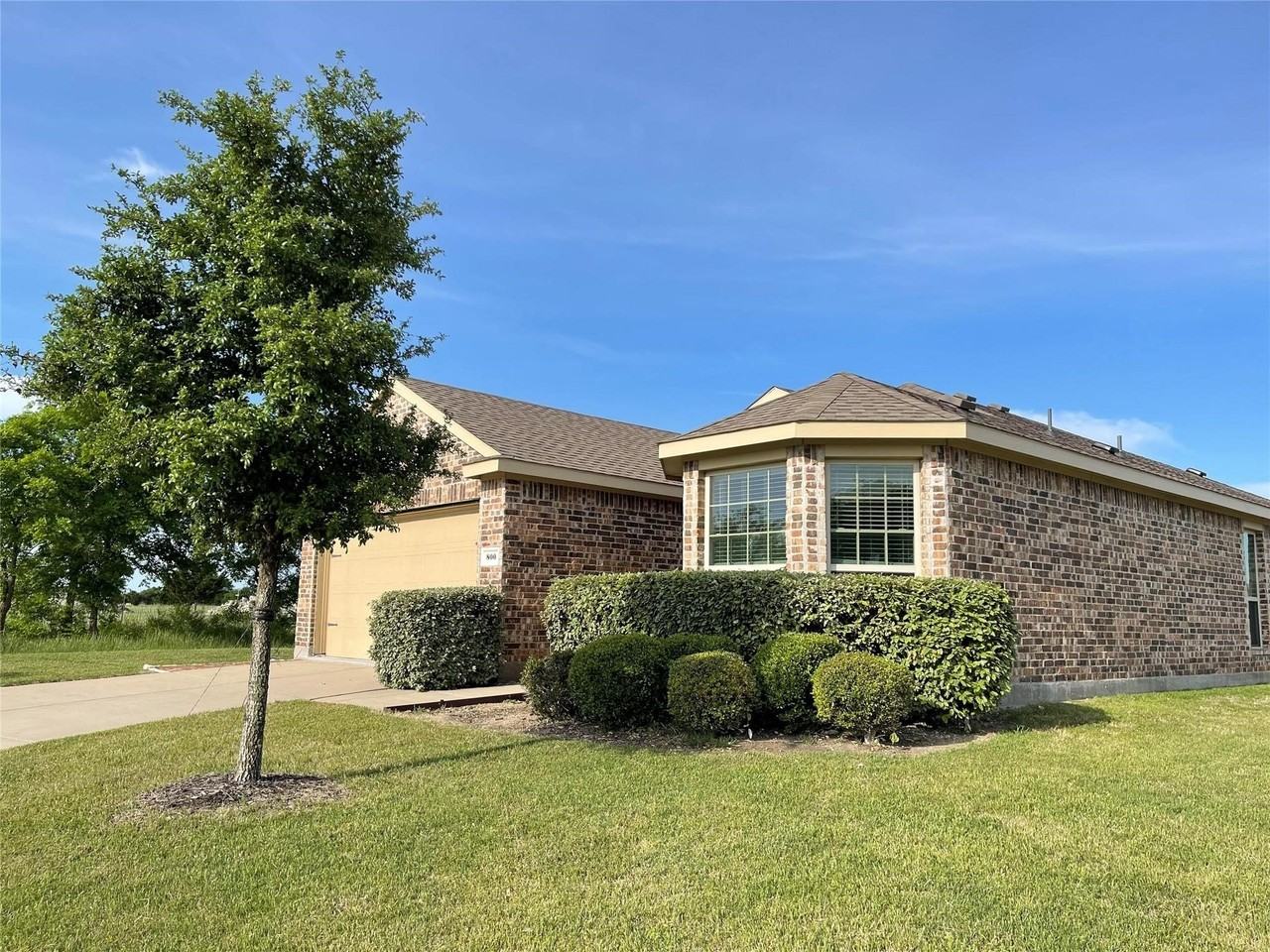 800 Elm Grv - Photo 2 of 16