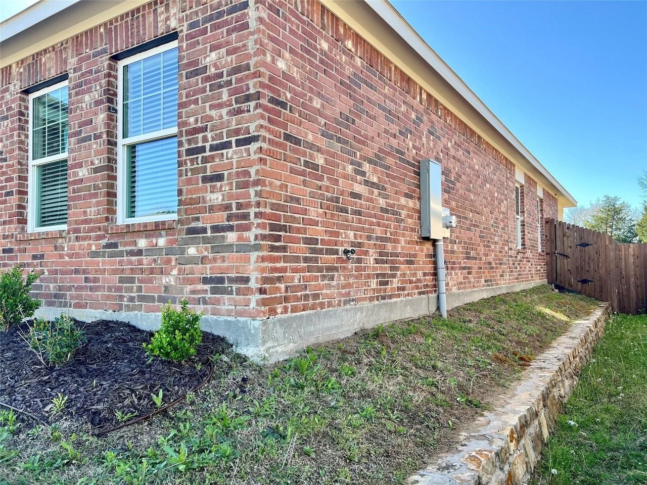 672 Crestridge Dr - Photo 4 of 20