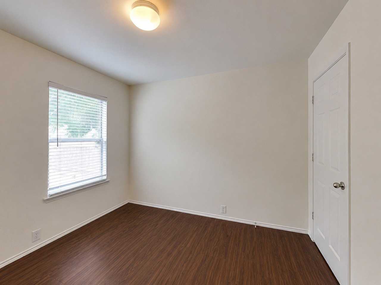 10661 Traymore Dr - Photo 7 of 10