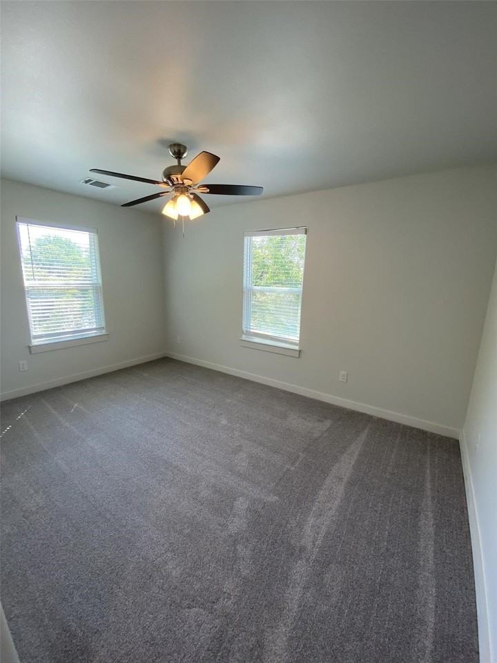 505 W Walker St #101 - Photo 7 of 16