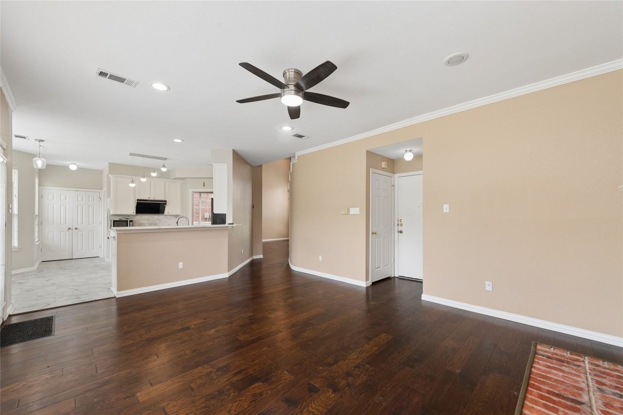 937 Parker Dr - Photo 4 of 32