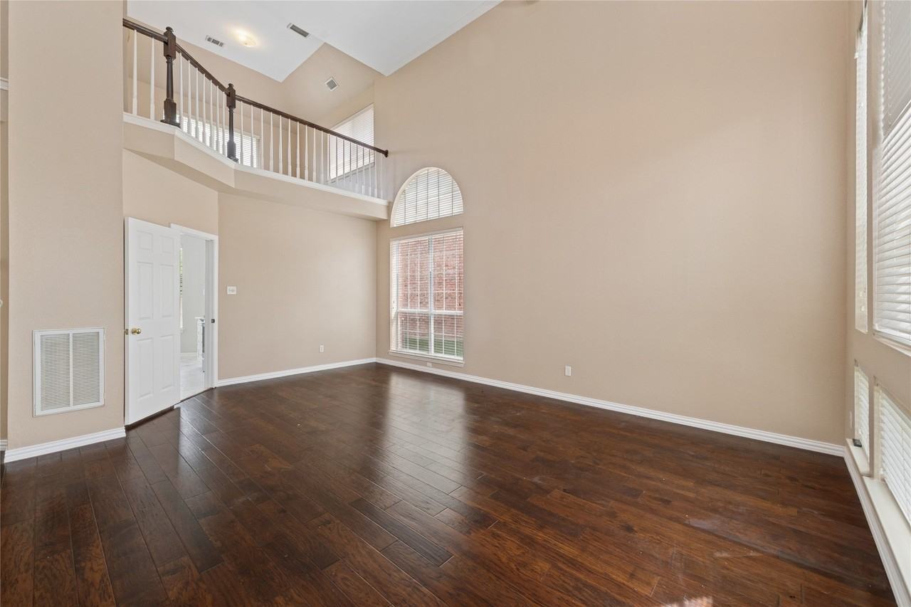 937 Parker Dr - Photo 5 of 32