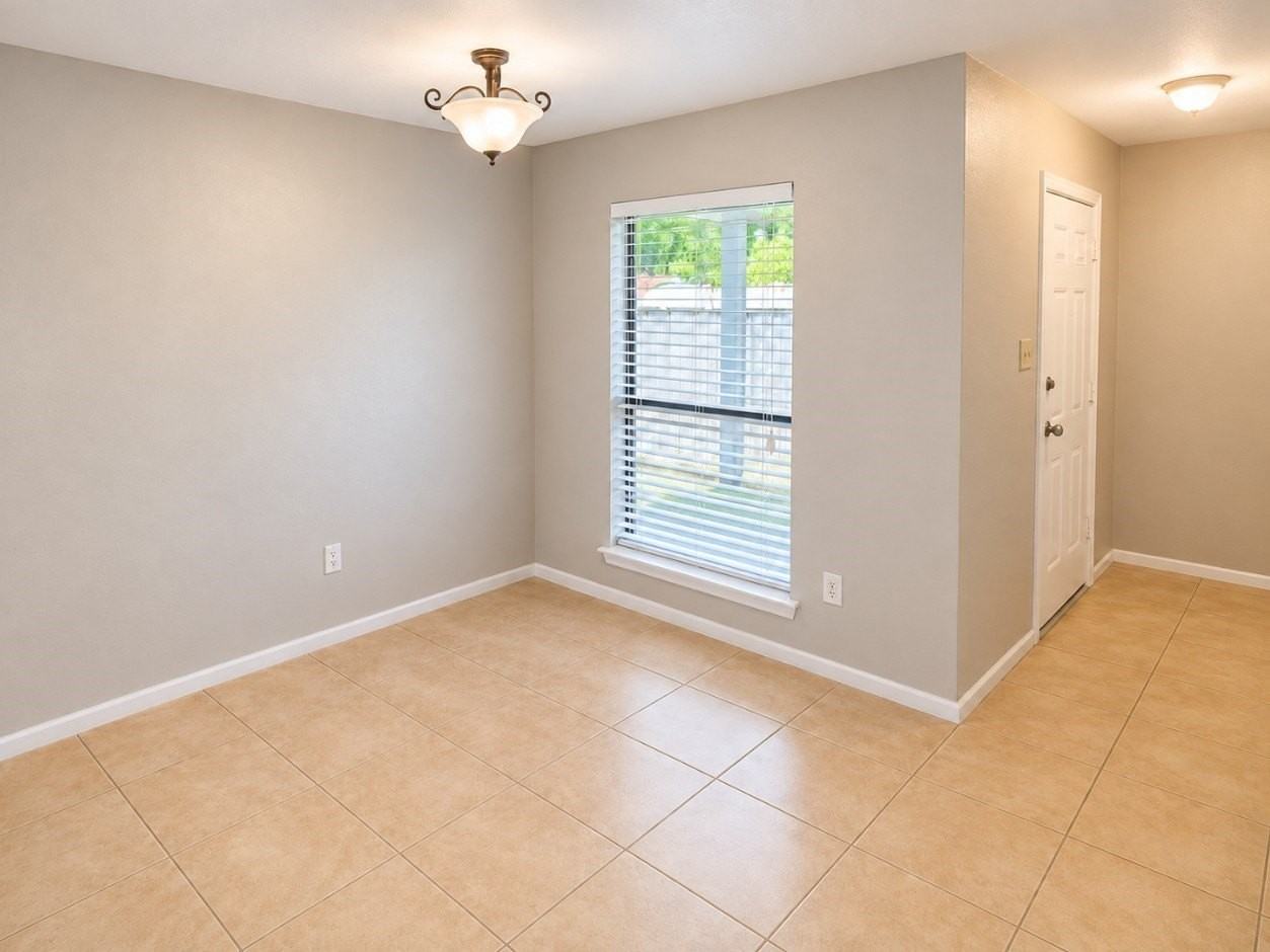 4209 Wingrove Dr - Photo 6 of 9