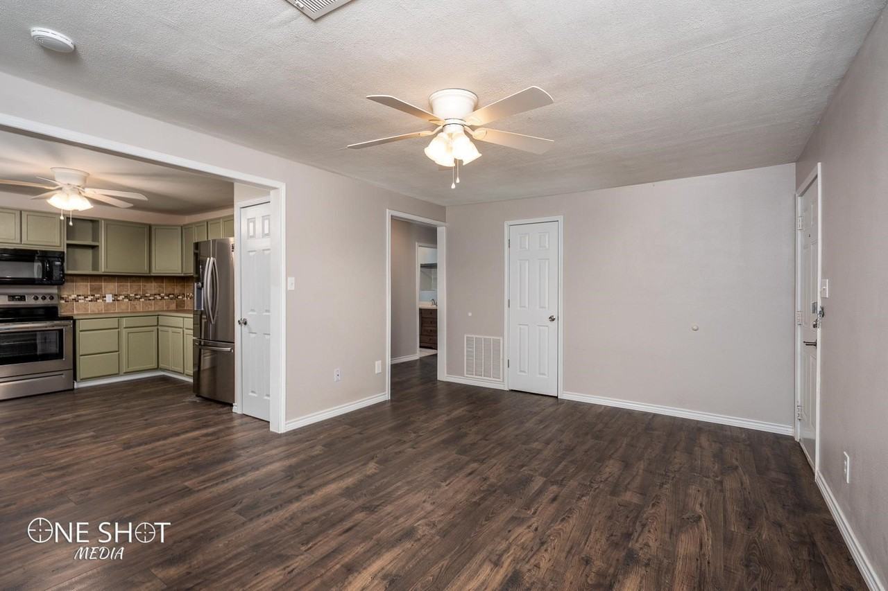 2133 Ross Ave - Photo 5 of 25