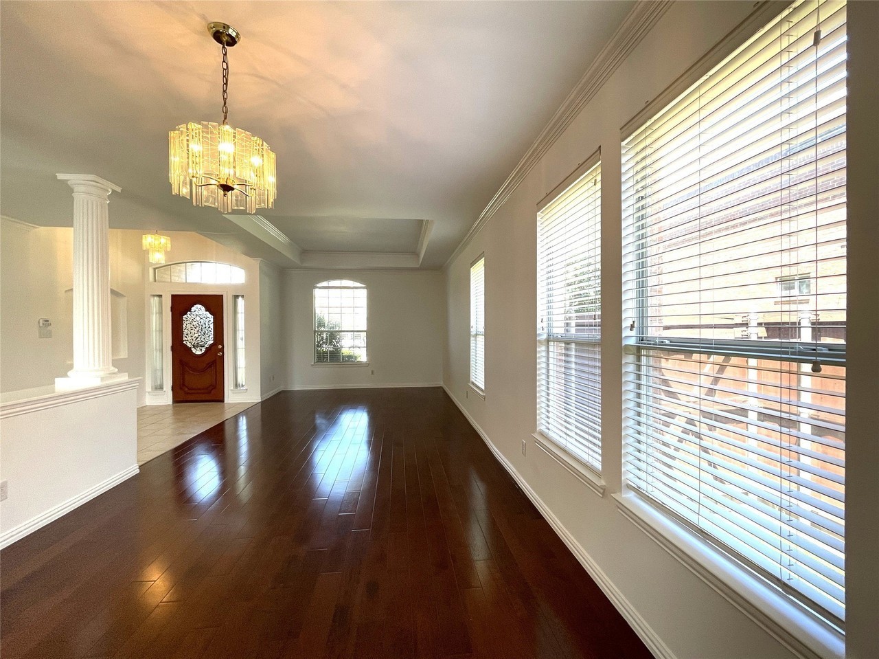 4400 Avebury Dr - Photo 4 of 20