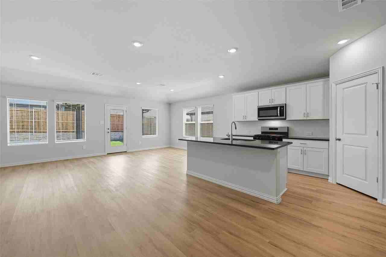 6605 Creek Edge Cir - Photo 3 of 22