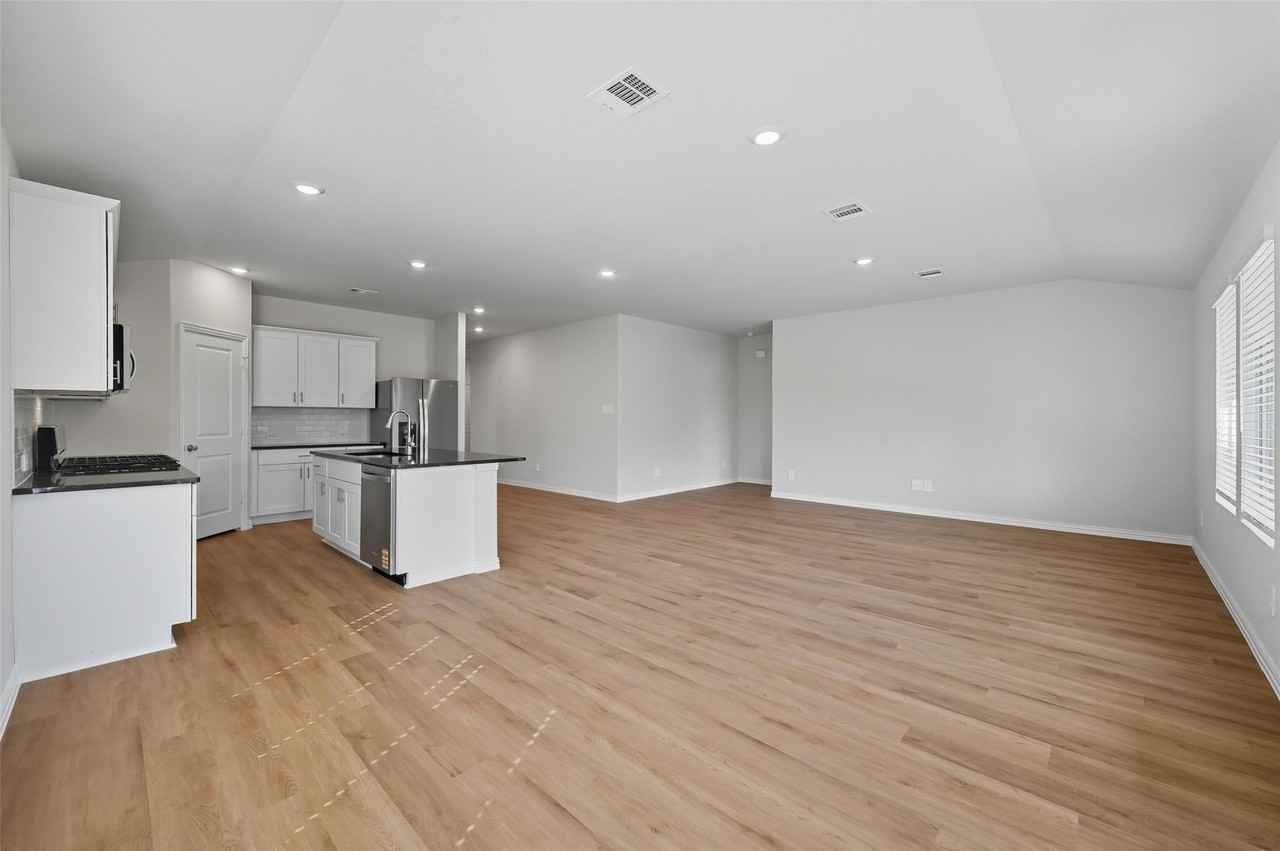 6605 Creek Edge Cir - Photo 4 of 22