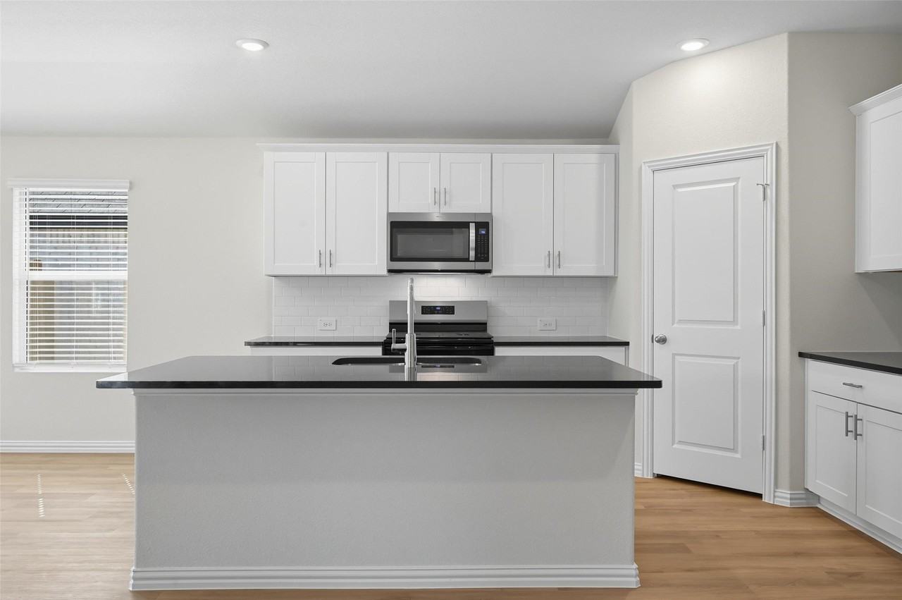 6605 Creek Edge Cir - Photo 6 of 22