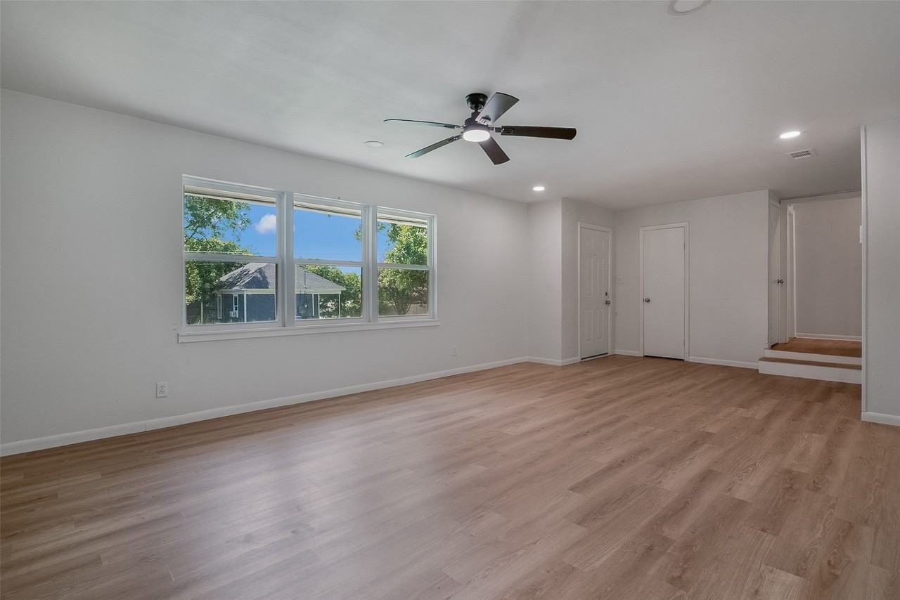 1421 S Scullin Ave - Photo 4 of 26
