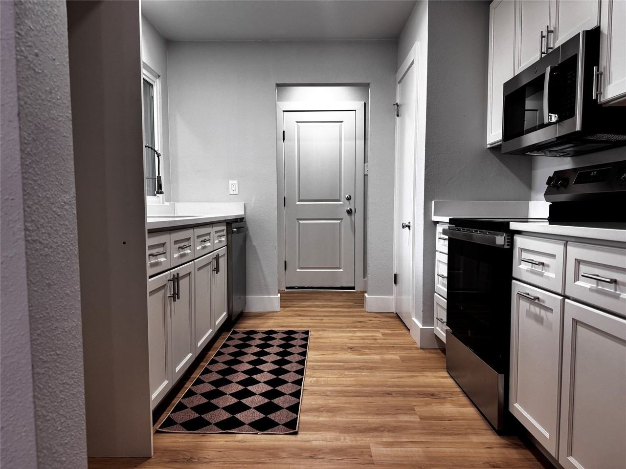 1826 Melrose St - Photo 3 of 10