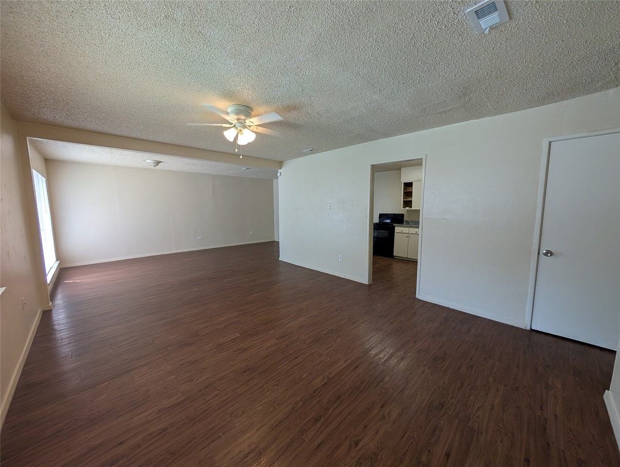 3827 Black Oak Dr - Photo 2 of 15