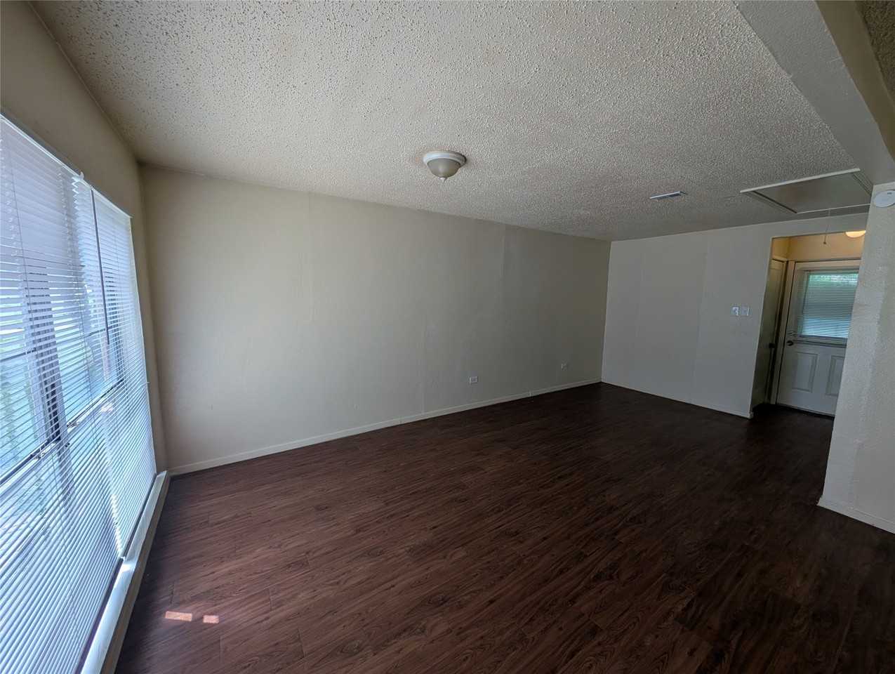 3827 Black Oak Dr - Photo 3 of 15