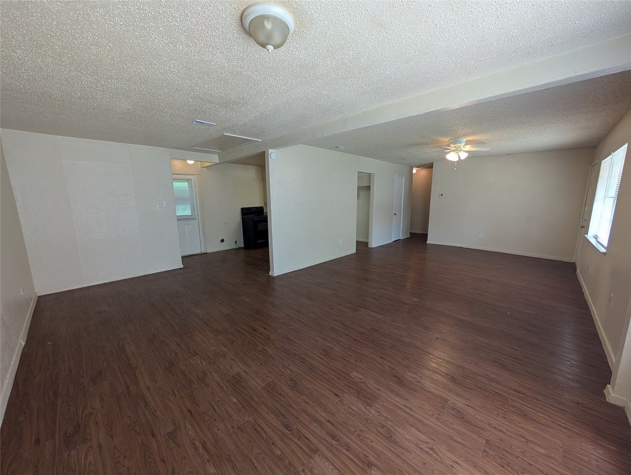 3827 Black Oak Dr - Photo 4 of 15