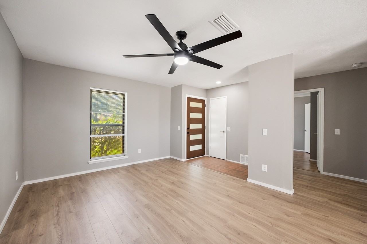 2917 Abston Dr - Photo 3 of 21