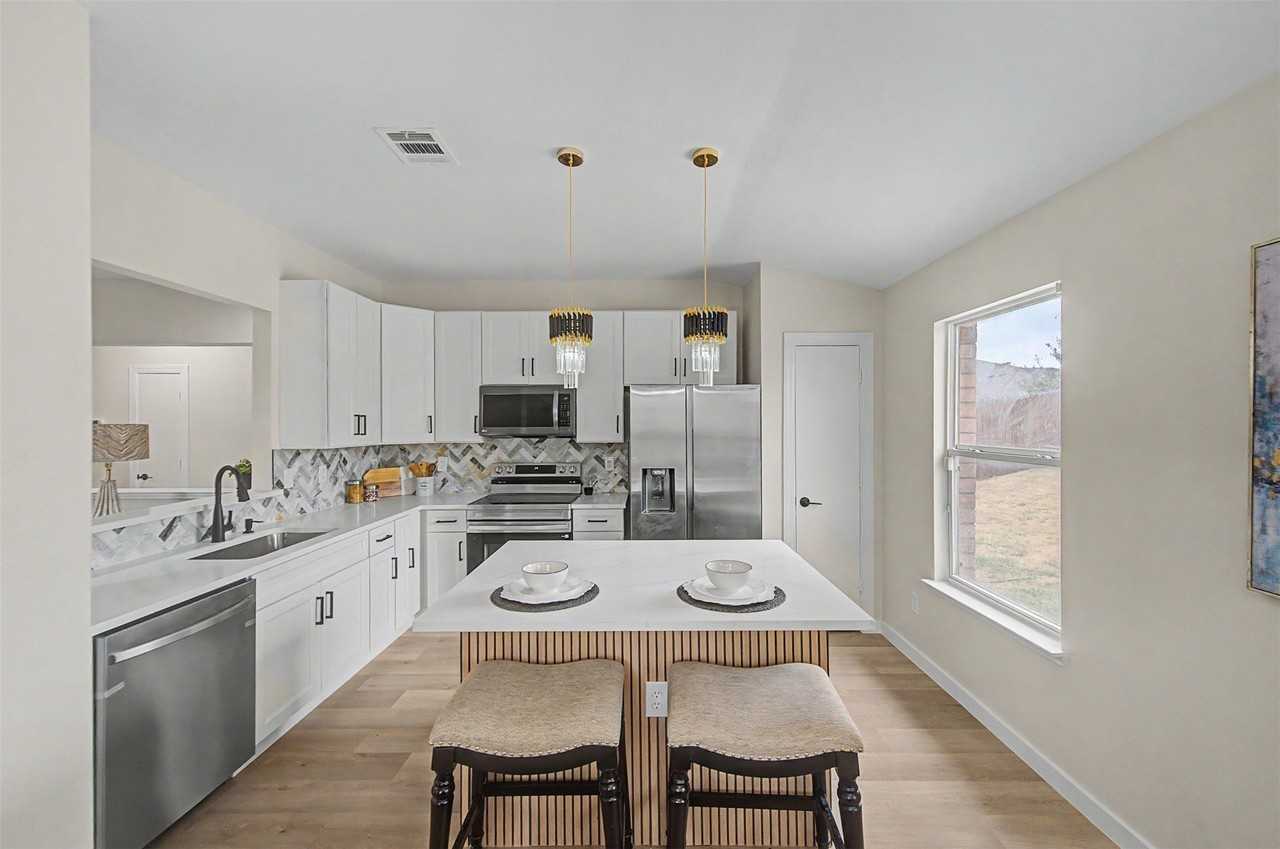 1641 Knight Trl - Photo 3 of 15