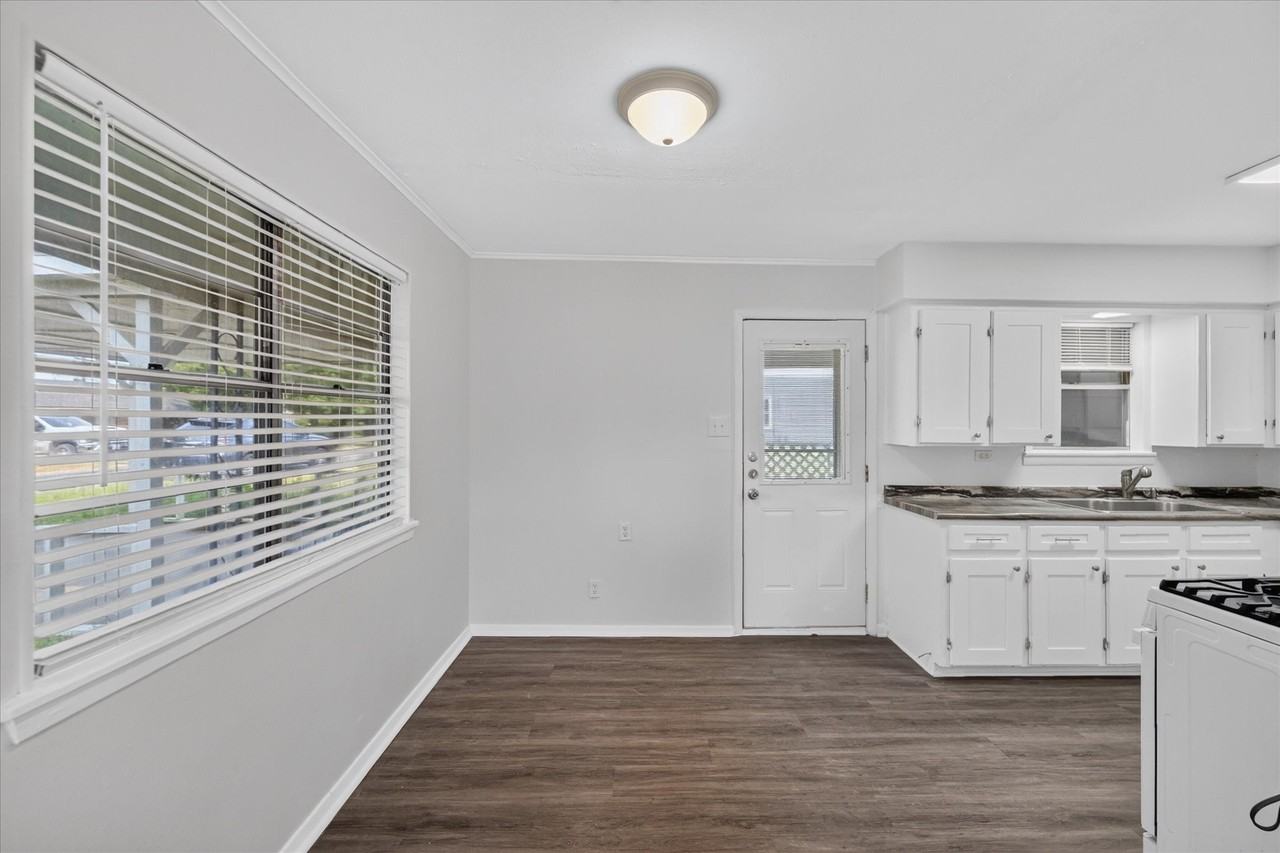 208 D St - Photo 4 of 23