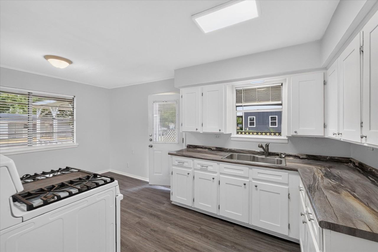 208 D St - Photo 6 of 23