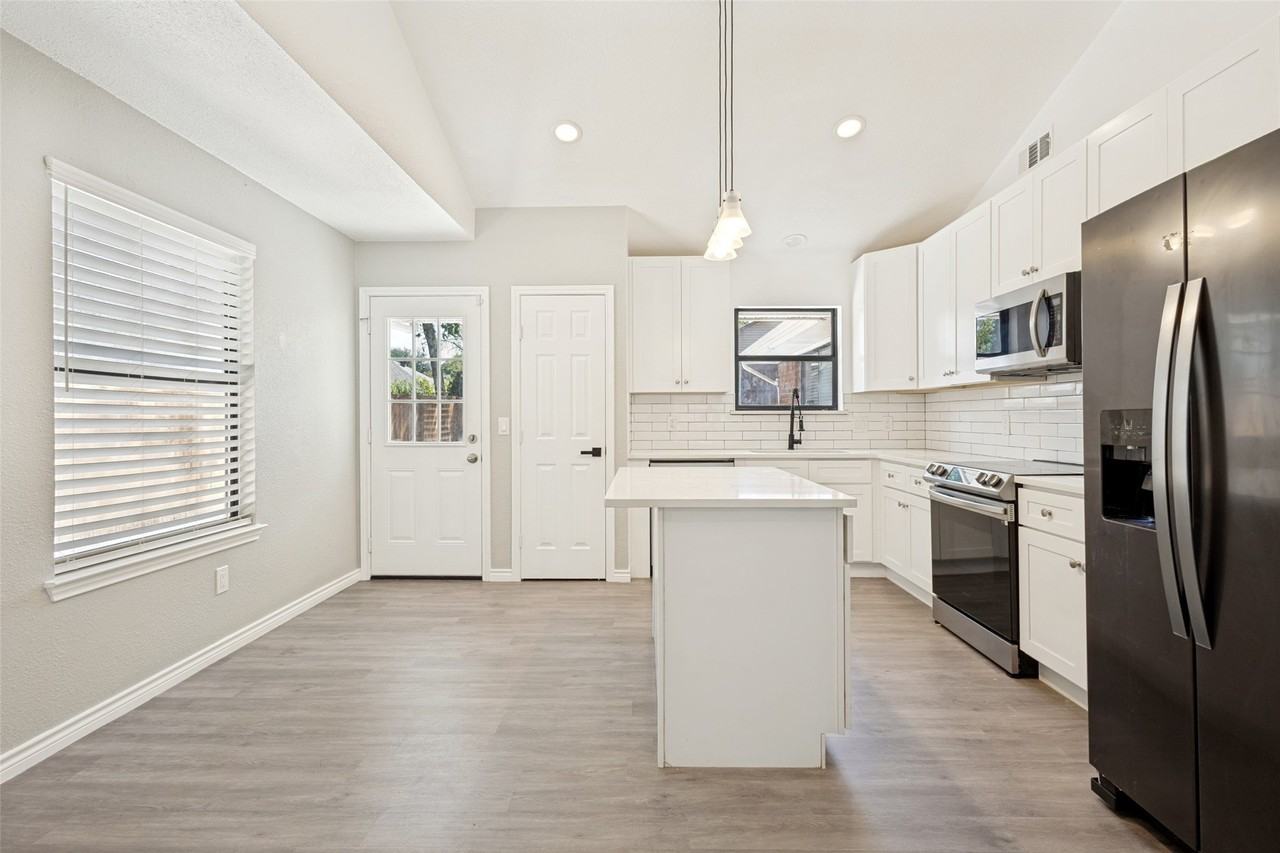1203 S College St - Photo 5 of 23