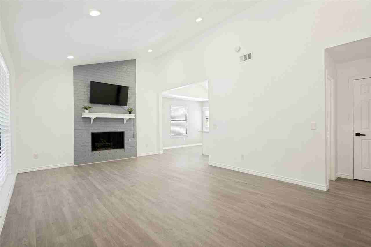 1203 S College St - Photo 7 of 23