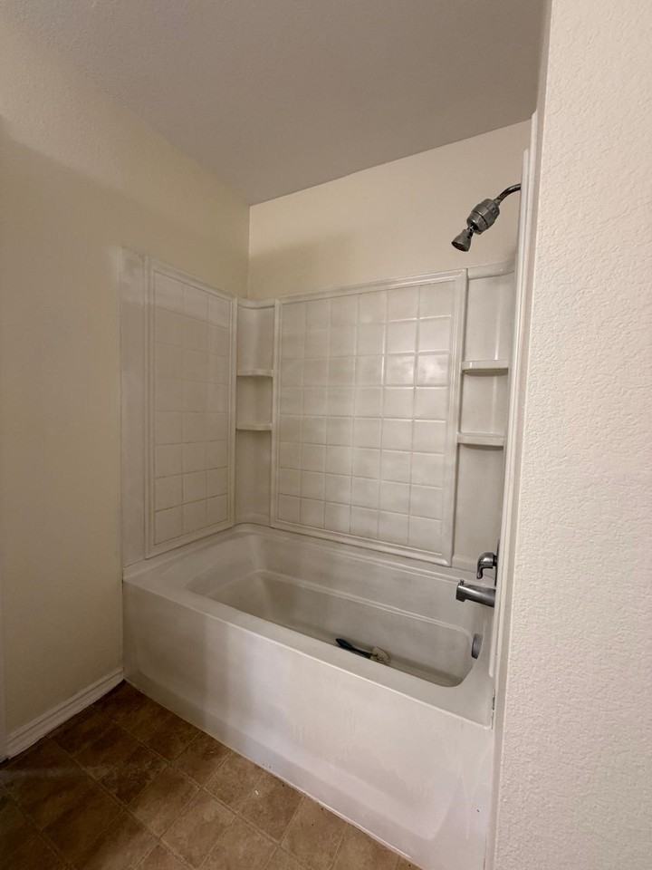 12600 Skeeter Dr - Photo 4 of 14