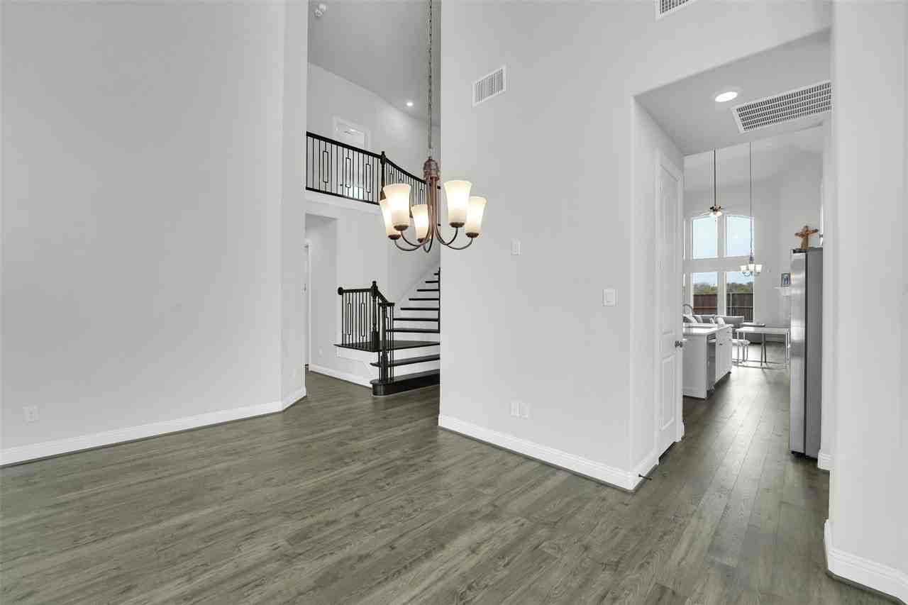 804 Meadow Holly Dr - Photo 4 of 40