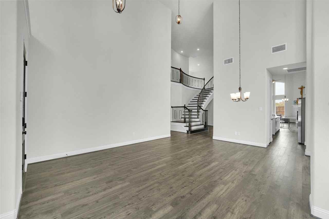 804 Meadow Holly Dr - Photo 5 of 40