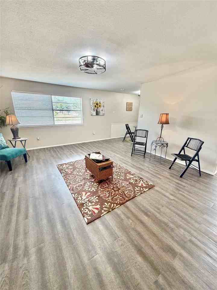 101 Diane Dr - Photo 5 of 14
