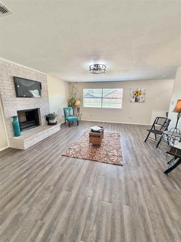101 Diane Dr - Photo 7 of 14
