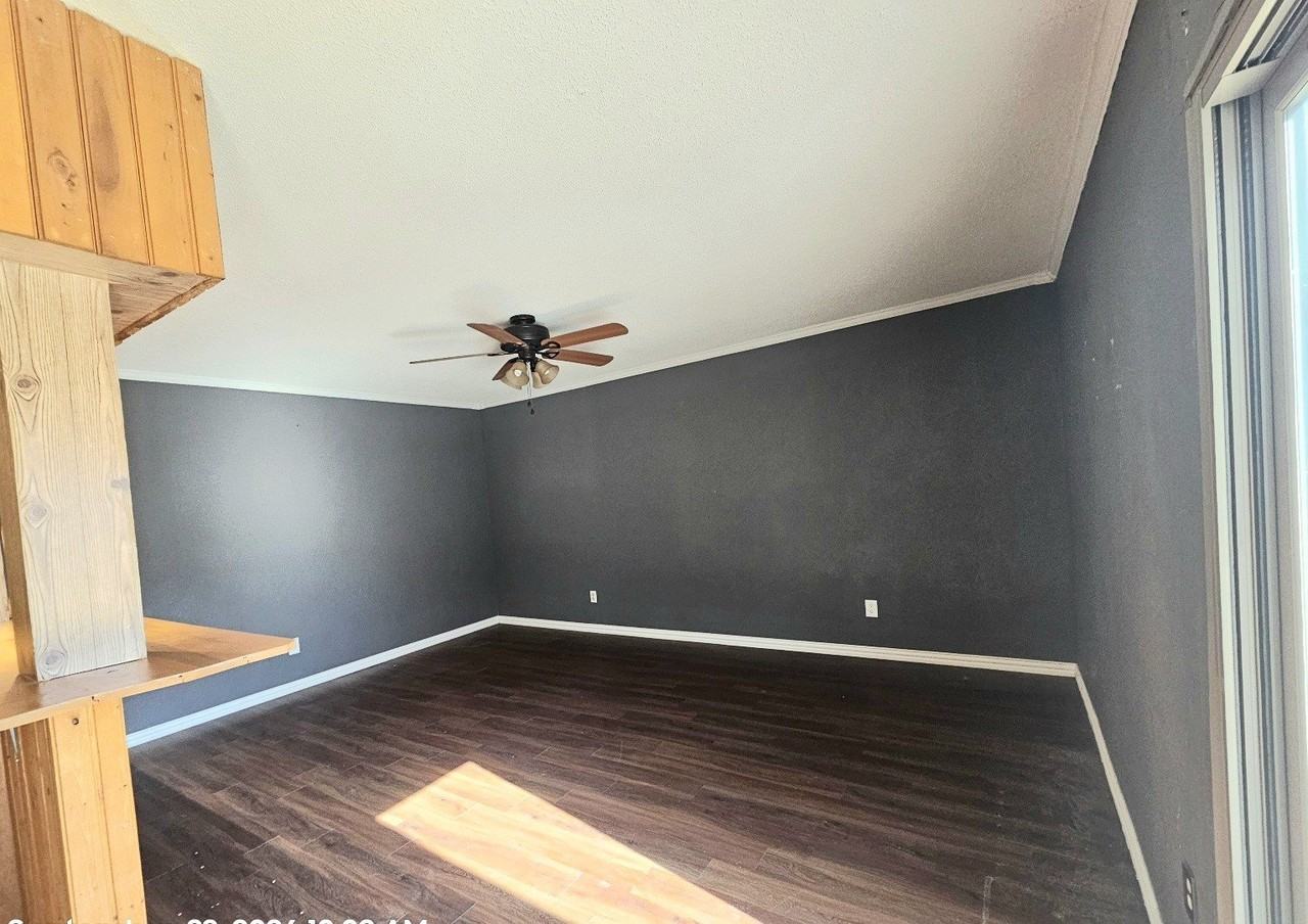 5061 Pemberton Ln - Photo 4 of 15