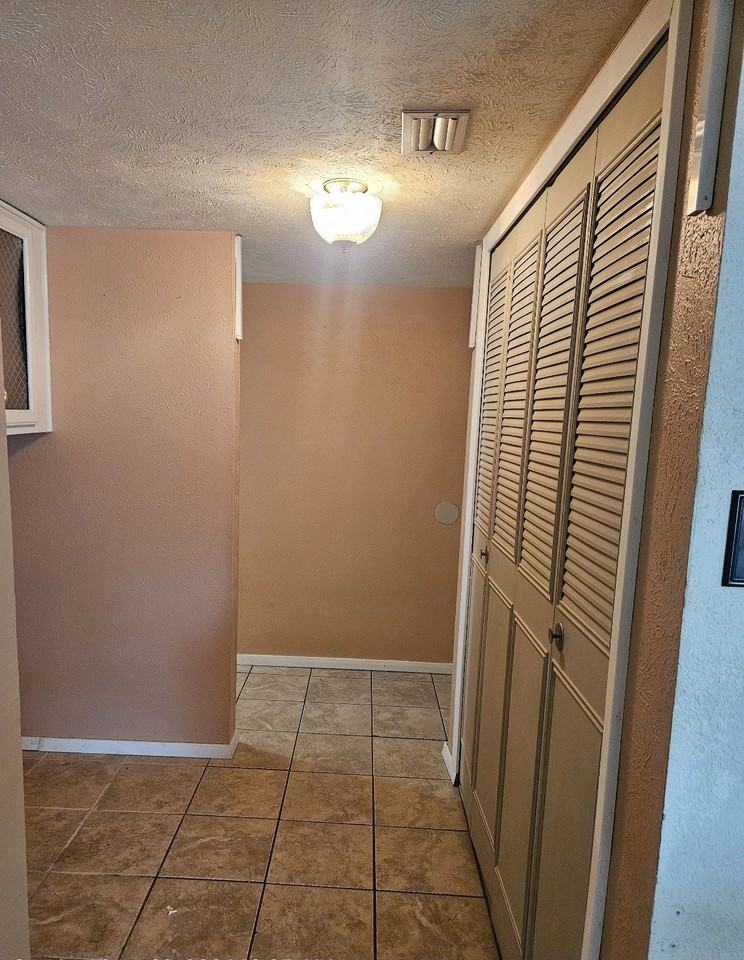 5061 Pemberton Ln - Photo 5 of 15