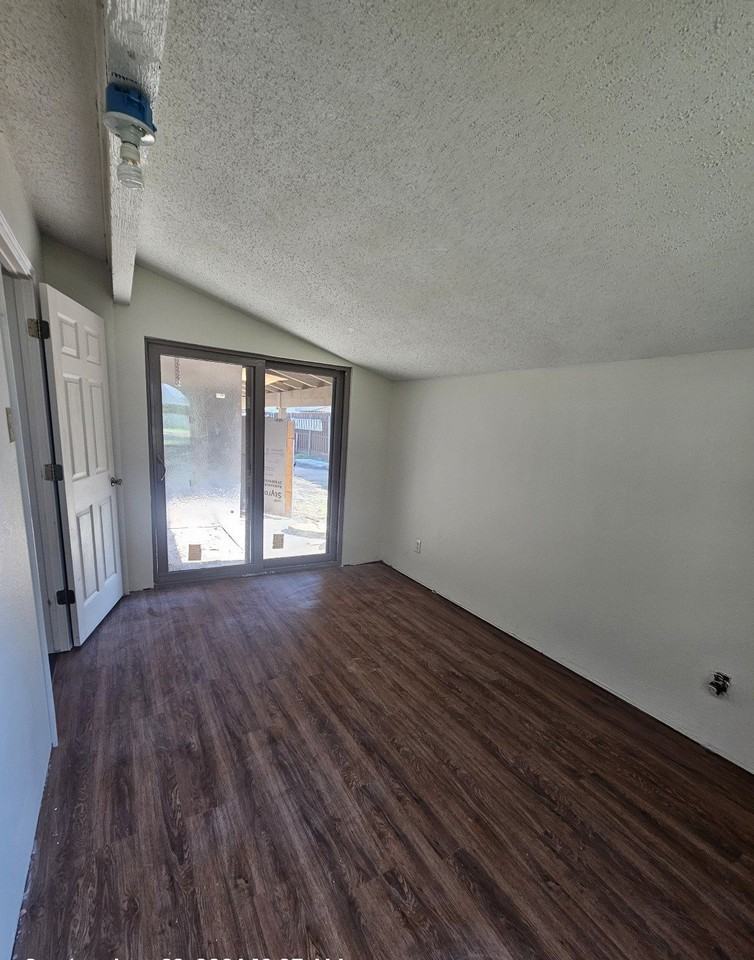 5061 Pemberton Ln - Photo 7 of 15