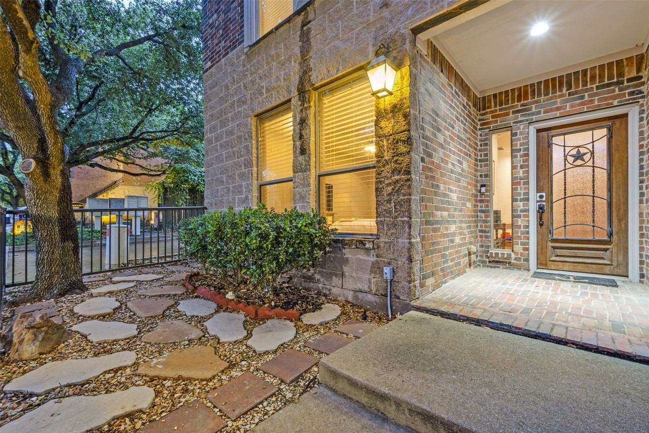 1442 Pecos St - Photo 4 of 28