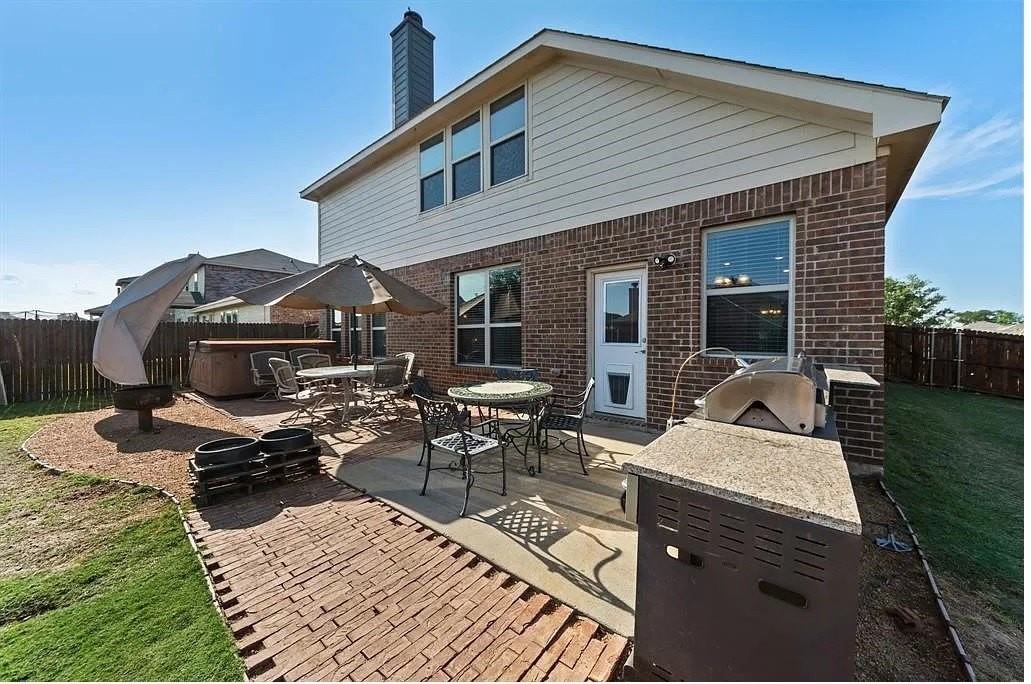1701 Twin Hills Way - Photo 4 of 13