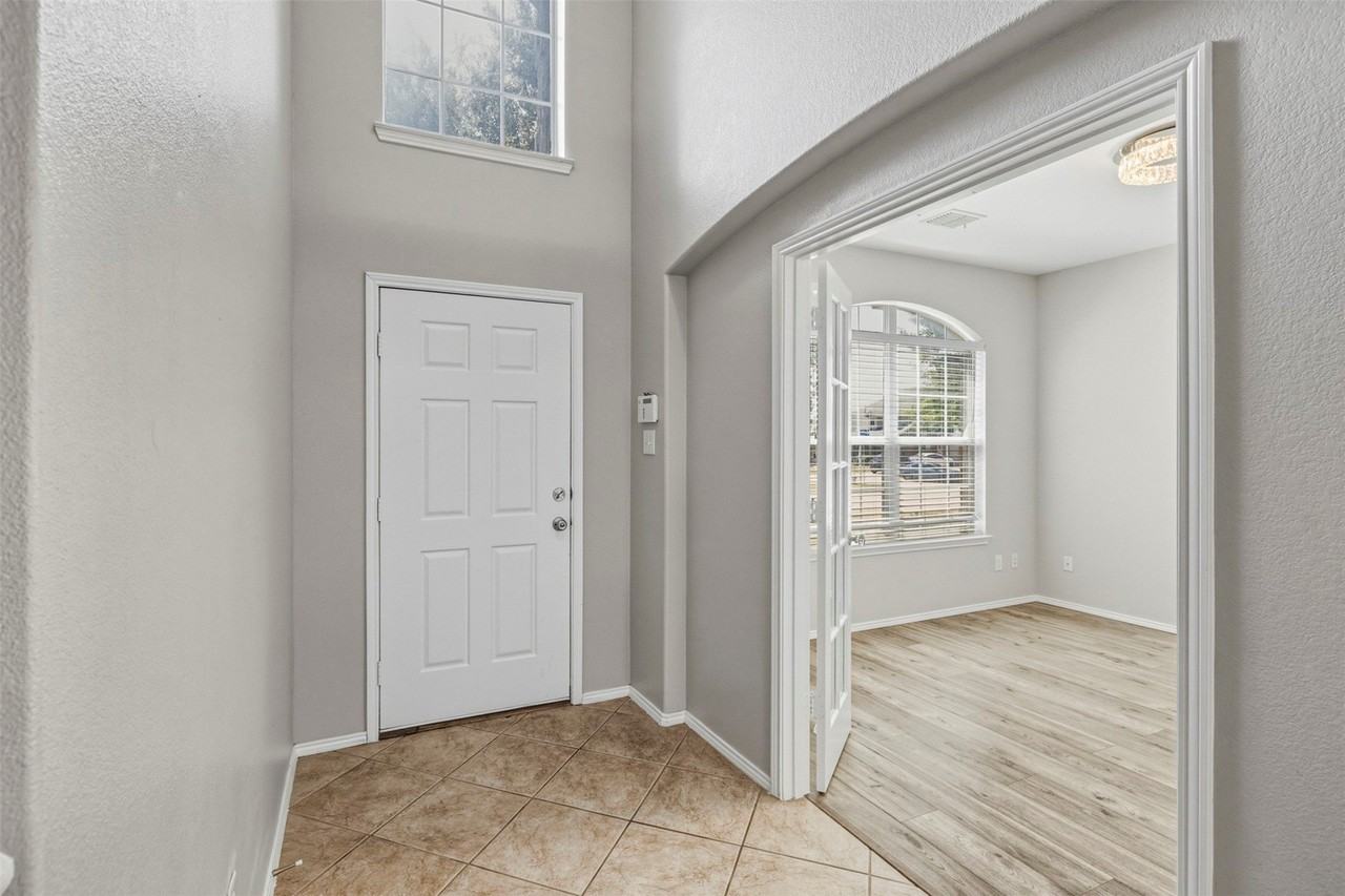 507 Moonrise Dr - Photo 4 of 40