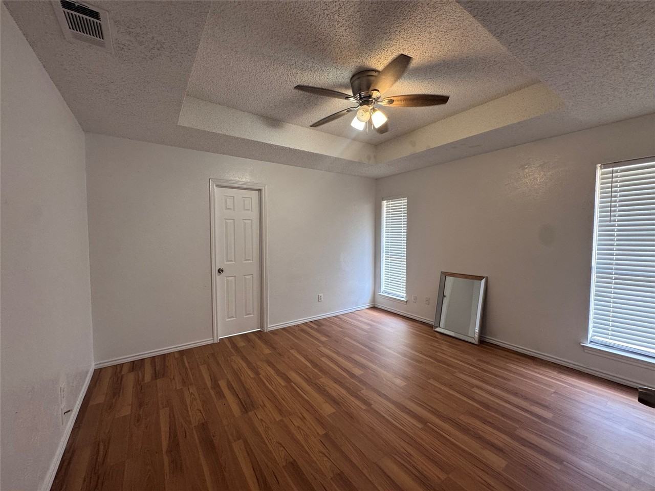 3648 Country Club Dr W - Photo 4 of 11
