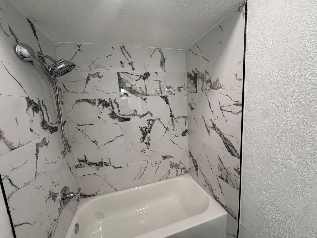 3648 Country Club Dr W - Photo 5 of 11