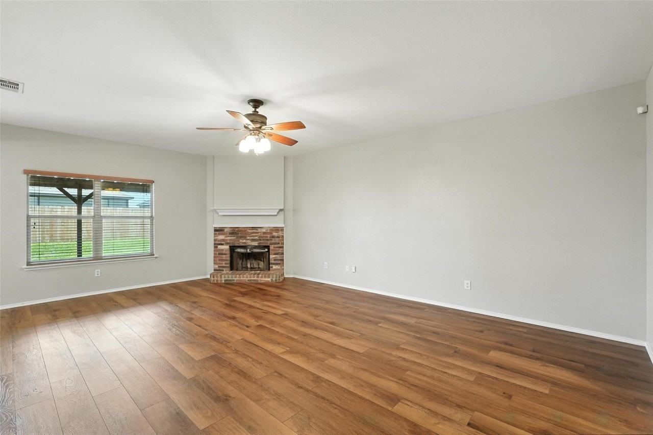 1516 Marti Dr - Photo 4 of 20