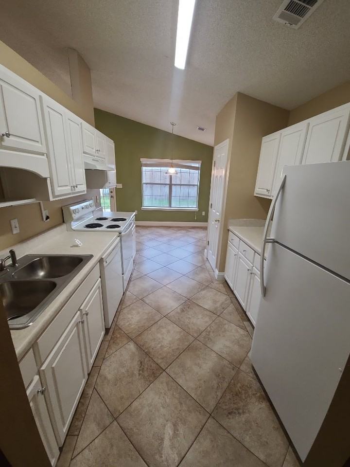 1608 Ella Ruth Dr - Photo 7 of 15