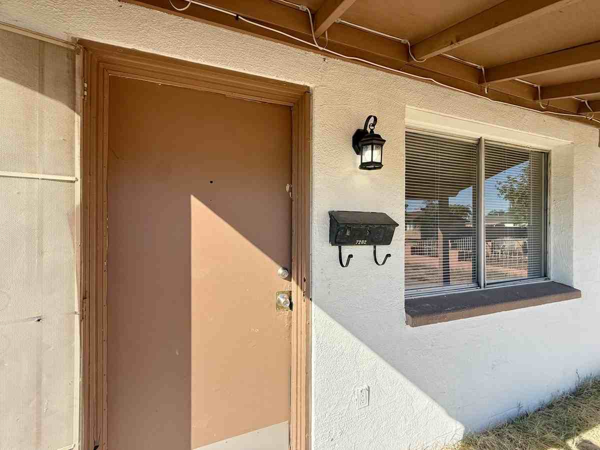 7202 W Glenrosa Ave - Photo 2 of 22