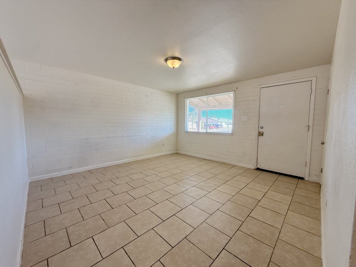 7202 W Glenrosa Ave - Photo 3 of 22
